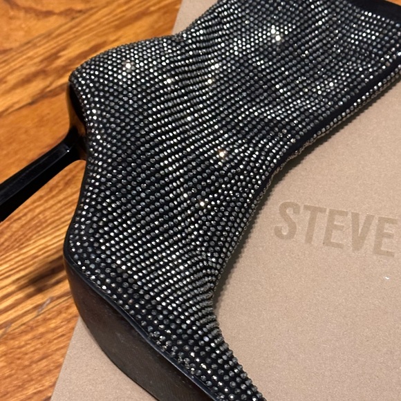 Silver studded Steve Madden zip up ankle boots - Picture 3 of 8